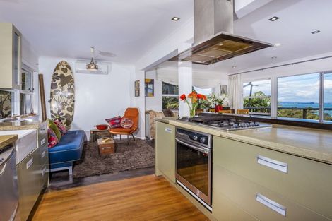 Photo of property in 43 Takahe Road, Titirangi, Auckland, 0604