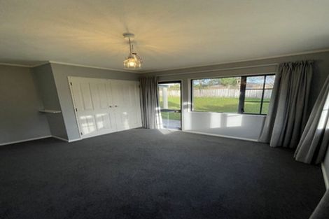 Photo of property in 17 Tokay Place, Huapai, Kumeu, 0810