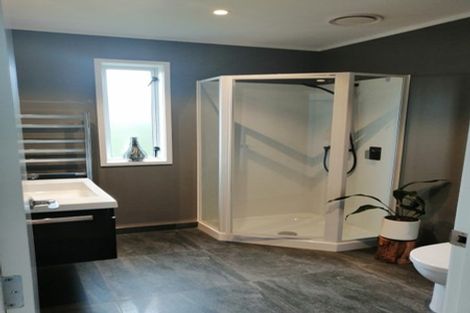 Photo of property in 28 Garfield Road, Helensville, 0800