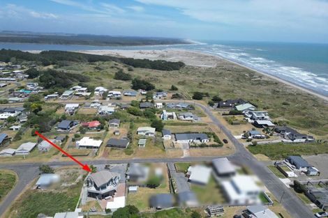 Photo of property in 9 Trafalgar Street, Foxton Beach, Foxton, 4815