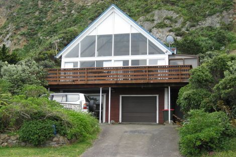 Photo of property in 55 Breaker Bay Road, Breaker Bay, Wellington, 6022