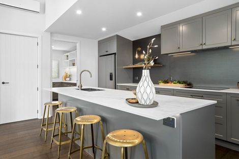 Photo of property in 337 Devonport Road, Tauranga, 3110