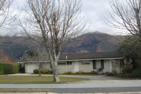 Photo of property in 84 Beacon Point Road, Wanaka, 9305