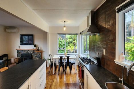 Photo of property in 7 Penrith Street, Westown, New Plymouth, 4310