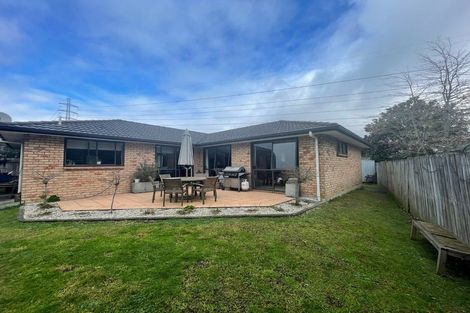 Photo of property in 8 Mt Lebanon Crescent, The Gardens, Auckland, 2105