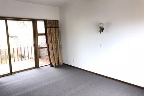 Photo of property in 5 Makepiece Place, Chatswood, Auckland, 0626
