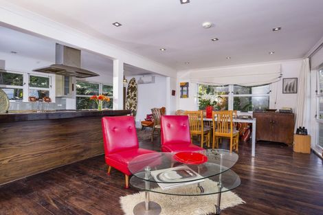 Photo of property in 43 Takahe Road, Titirangi, Auckland, 0604