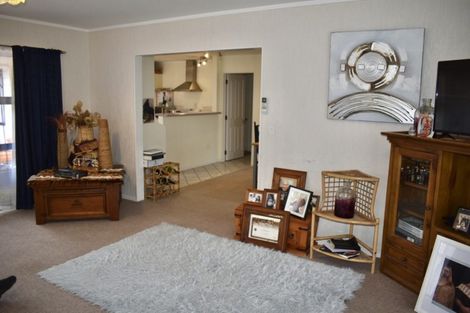 Photo of property in 12 Renata Road, Otaki, 5512