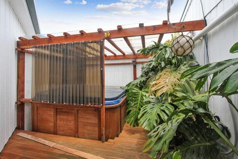 Photo of property in 9 Constable Road, Waiuku, 2123