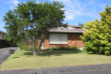 Photo of property in 2/7 Rosewarne Crescent, Glendene, Auckland, 0602