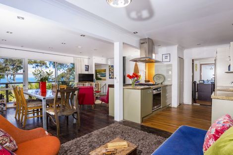 Photo of property in 43 Takahe Road, Titirangi, Auckland, 0604