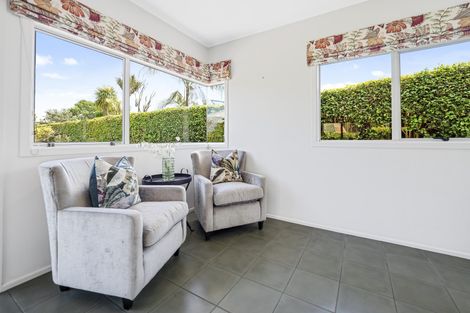 Photo of property in 72 Marine Parade, Mellons Bay, Auckland, 2014