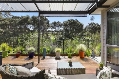 Photo of property in 8 Pheasant Close, Stanmore Bay, Whangaparaoa, 0932