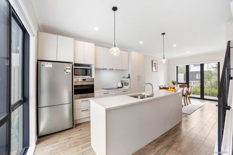 Photo of property in 28 Komanawa Lane, Mount Wellington, Auckland, 1062
