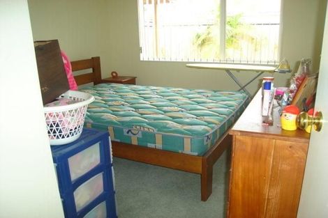 Photo of property in 1/3 Caribbean Drive, Unsworth Heights, Auckland, 0632