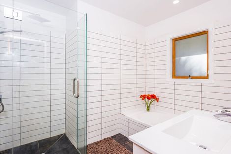 Photo of property in 43 Takahe Road, Titirangi, Auckland, 0604