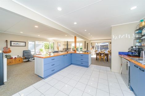 Photo of property in 1946 Parewanui Road, Parewanui, Bulls, 4894