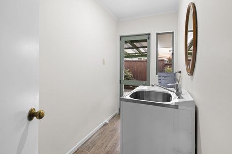 Photo of property in 37 Hastings Place, Hamilton Lake, Hamilton, 3204