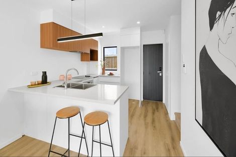 Photo of property in 5/9 Flanshaw Road, Te Atatu South, Auckland, 0610