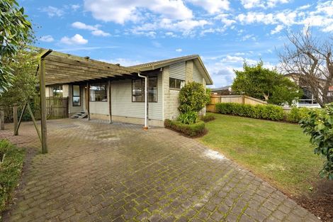 Photo of property in 21 Clivedon Place, Redwood, Christchurch, 8051