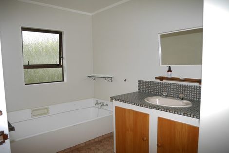 Photo of property in 72 Aorangi Road, Paraparaumu, 5032