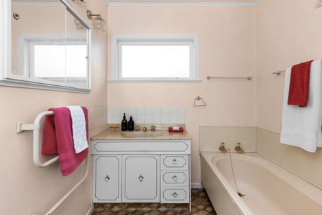 Photo of property in 6 Balmoral Street, Taradale, Napier, 4112