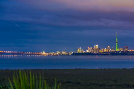 Photo of property in 189 West Harbour Drive, West Harbour, Auckland, 0618