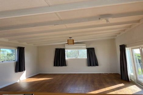 Photo of property in 1364 Whangaparaoa Road, Army Bay, Whangaparaoa, 0930