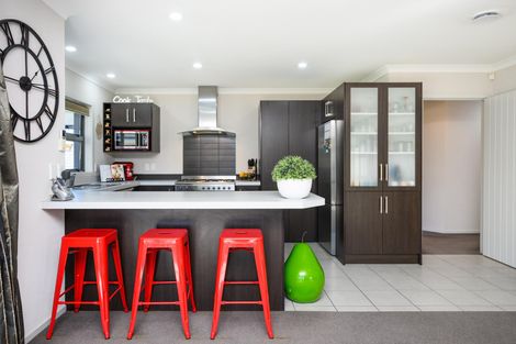 Photo of property in 99 Schnell Drive, Kelvin Grove, Palmerston North, 4414