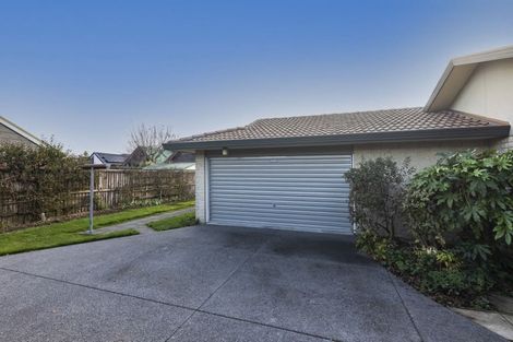 Photo of property in 9 Harkness Place, Avonhead, Christchurch, 8042