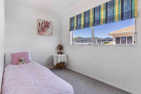 Photo of property in 1/24 Headcorn Place, Botany Downs, Auckland, 2010