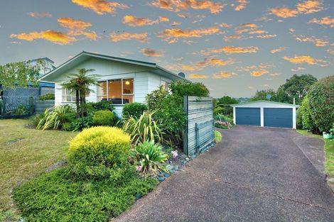 Photo of property in 32 Widmore Drive, Massey, Auckland, 0614