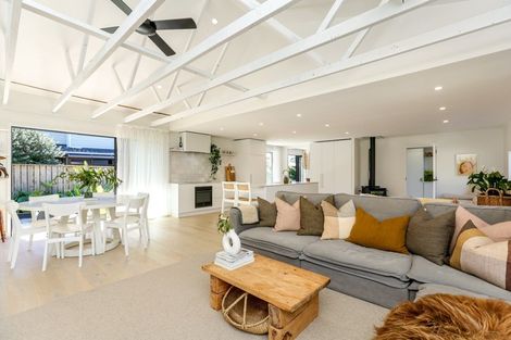 Photo of property in 23 Linda Street, Oakura, 4314