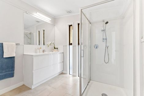 Photo of property in 19 Tindalls Bay Road, Tindalls Beach, Whangaparaoa, 0930