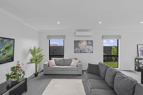 Photo of property in 129 Aviemore Drive, Highland Park, Auckland, 2010