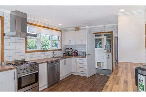 Photo of property in 10 Rishworth Avenue, Stanmore Bay, Whangaparaoa, 0932