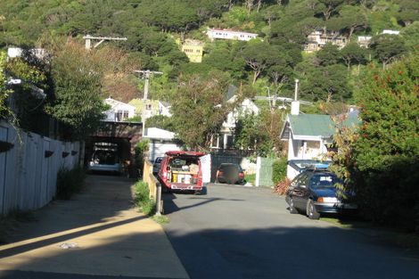 Photo of property in 37 Pukatea Street, Eastbourne, Lower Hutt, 5013