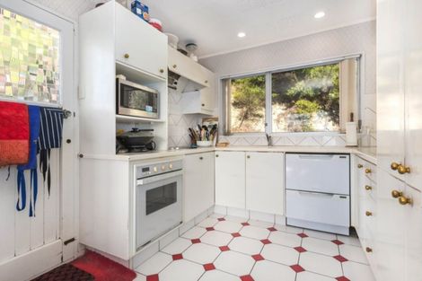 Photo of property in 7 Kenef Road, Paremata, Porirua, 5024