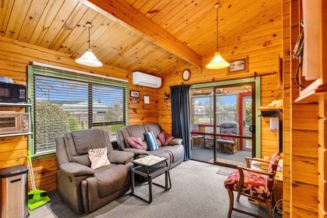 Photo of property in 39 Newburn Street, Waikaia, 9778