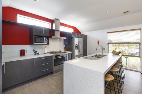 Photo of property in 16 Liberty Grove, Kelvin Grove, Palmerston North, 4414