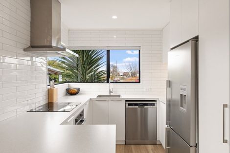 Photo of property in 100 Hillcrest Drive, Kelvin Grove, Palmerston North, 4414