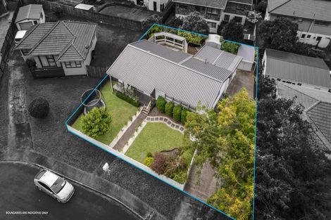 Photo of property in 11 Foyle Place, Glendene, Auckland, 0602