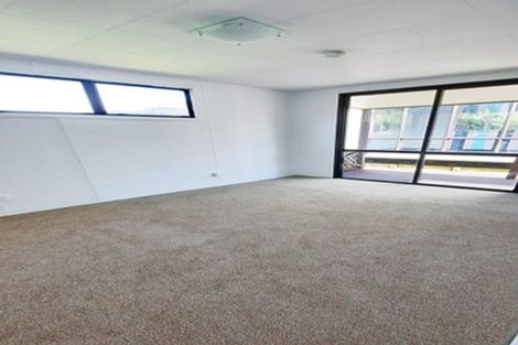 Photo of property in 5 Luxor Place, Massey, Auckland, 0614