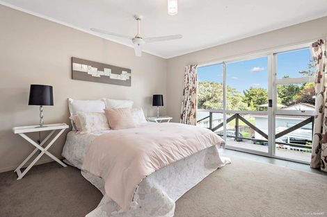 Photo of property in 4/23 Luckens Road, West Harbour, Auckland, 0618