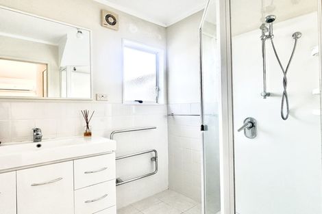 Photo of property in 2a Sirius Place, Botany Downs, Auckland, 2010