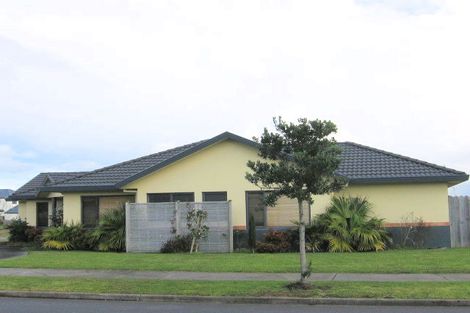 Photo of property in 25 Macnean Drive, East Tamaki Heights, Auckland, 2016