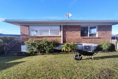 Photo of property in 3/6 Longbill Place, Glendene, Auckland, 0602