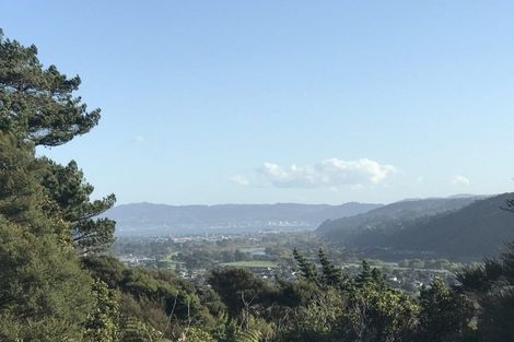 Photo of property in 32 Whitechapel Grove, Stokes Valley, Lower Hutt, 5019