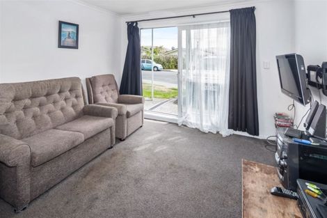 Photo of property in 3 Terrance Grove, Paparangi, Wellington, 6037