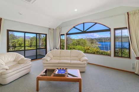 Photo of property in 3 Rangiuru Bay Road, Lake Tarawera, Rotorua, 3076